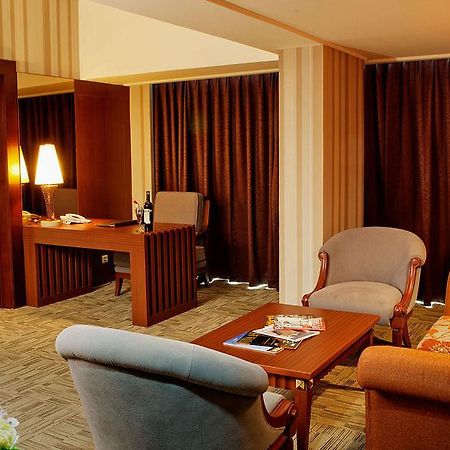 Treva International Hotel Jakarta Ngoại thất bức ảnh