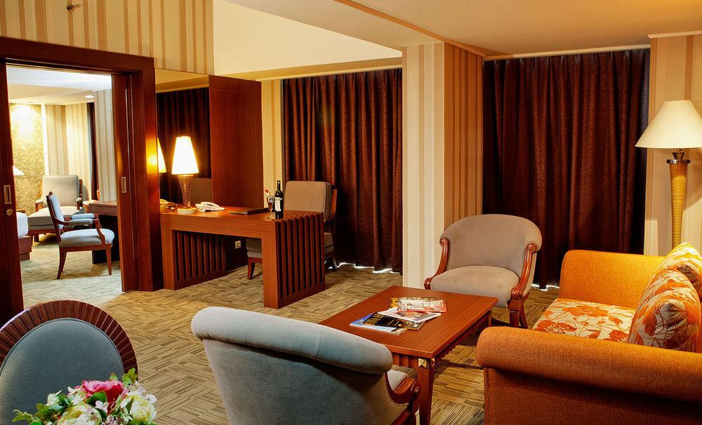 Treva International Hotel Jakarta Ngoại thất bức ảnh
