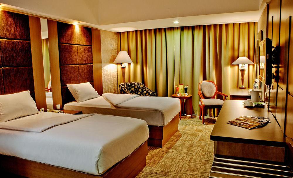 Treva International Hotel Jakarta Ngoại thất bức ảnh