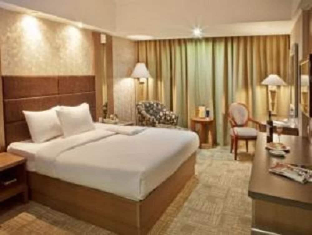 Treva International Hotel Jakarta Ngoại thất bức ảnh