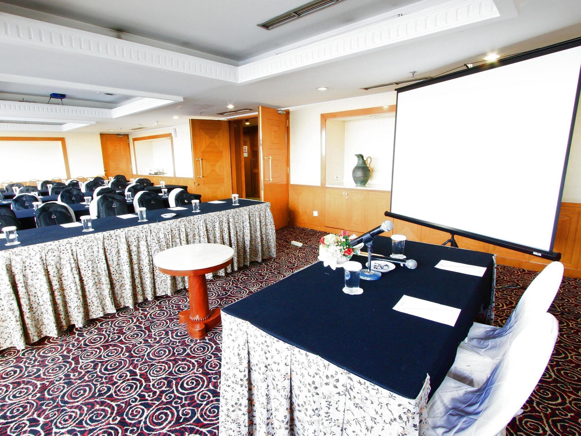 Treva International Hotel Jakarta Ngoại thất bức ảnh
