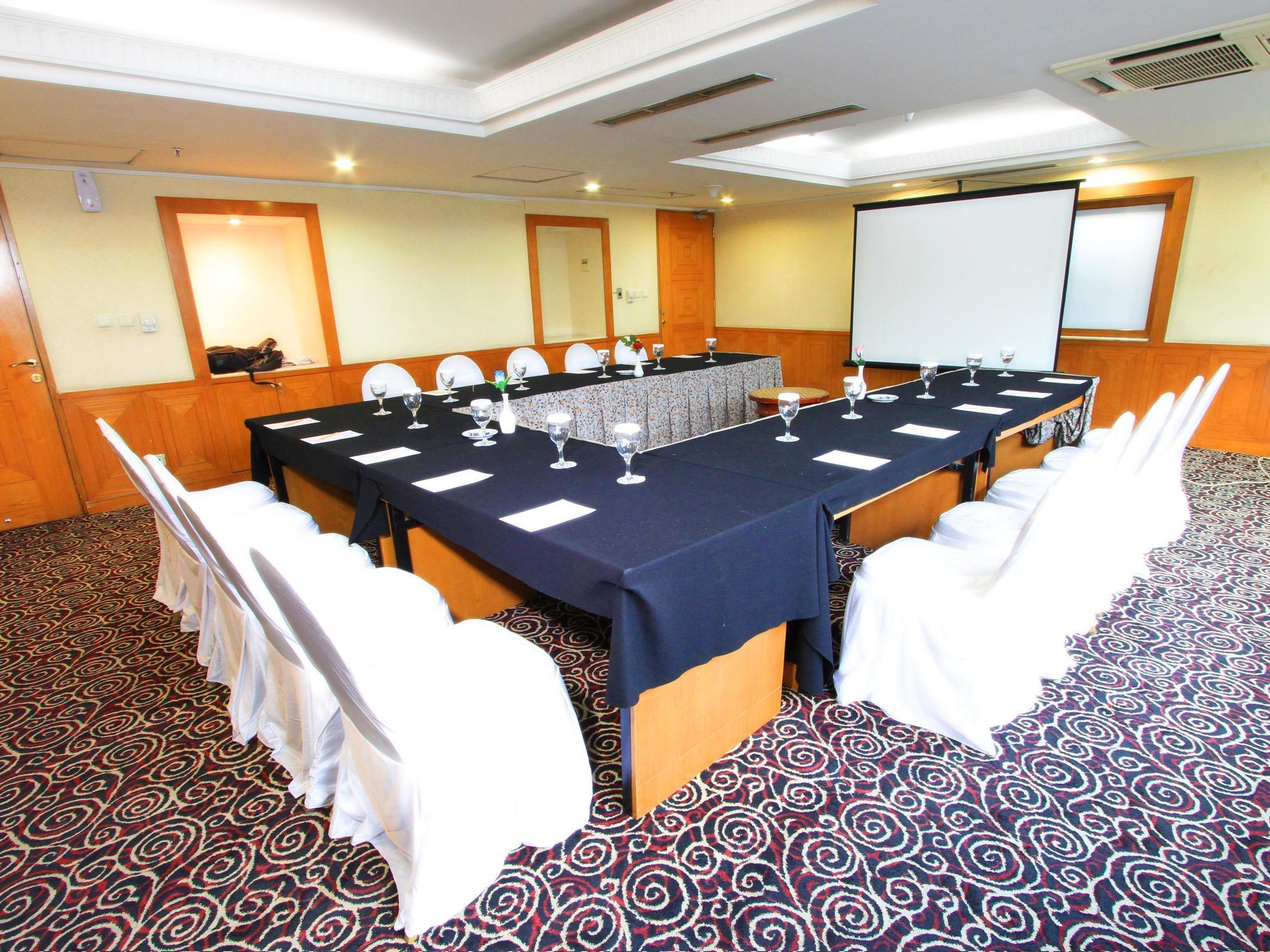 Treva International Hotel Jakarta Ngoại thất bức ảnh