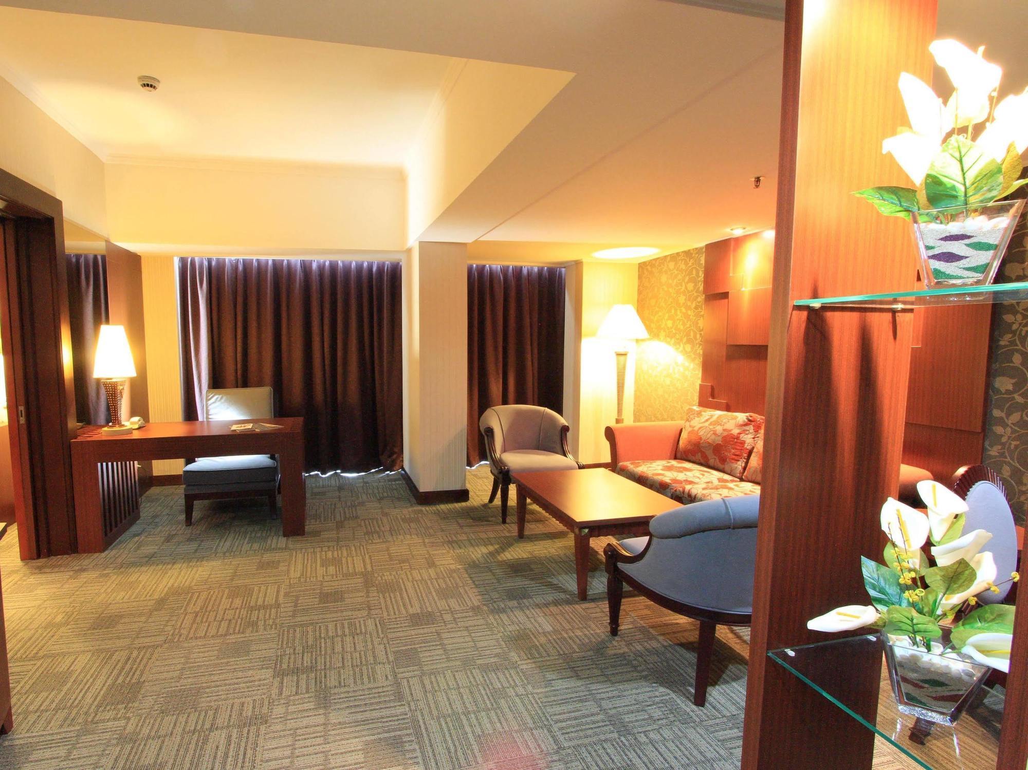 Treva International Hotel Jakarta Ngoại thất bức ảnh