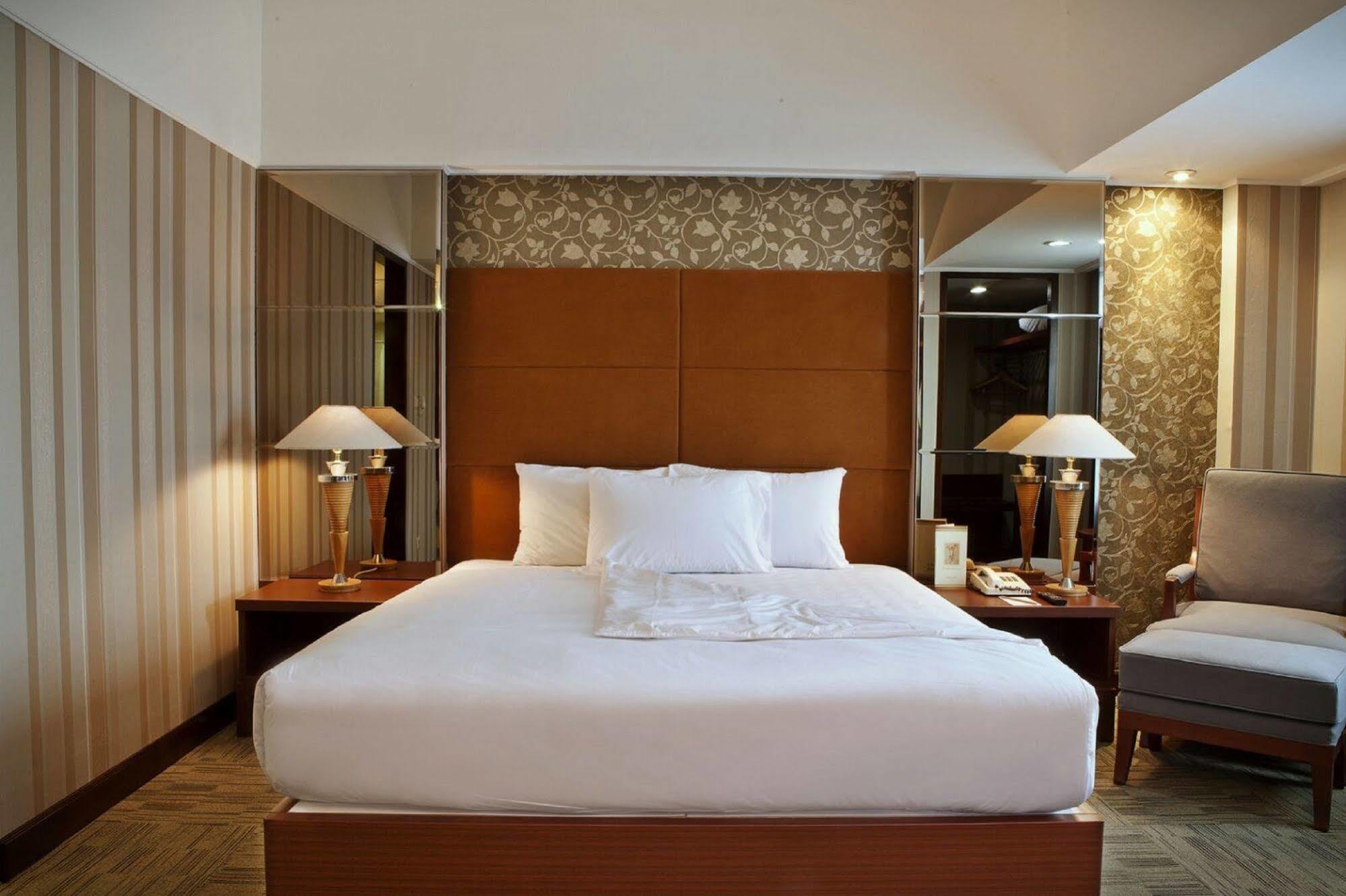 Treva International Hotel Jakarta Ngoại thất bức ảnh