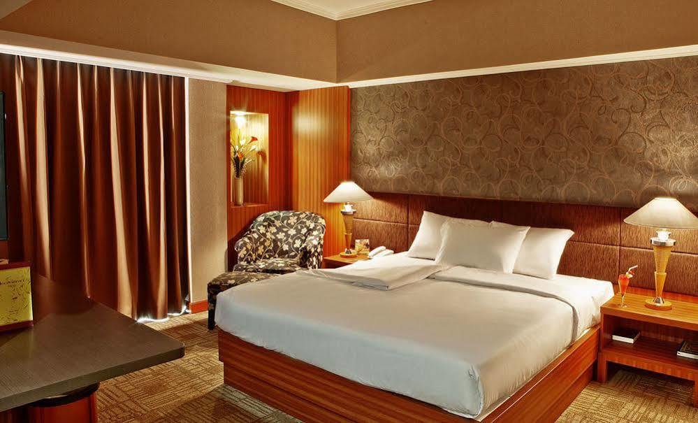 Treva International Hotel Jakarta Ngoại thất bức ảnh